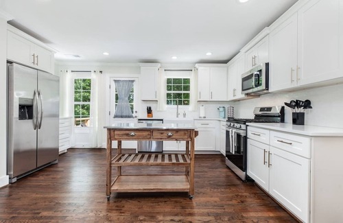 Crestline Heights House | Crestwood Contemporary - Minutes to Downtown!