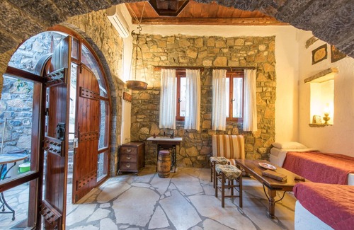 Mavrikiano House | Cretan Traditional Stone Home (Efterpi)