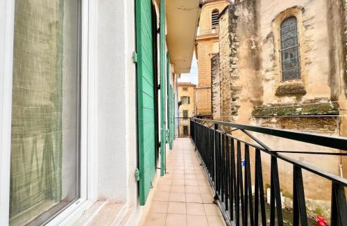 Saint-Chamas Apartment | Creux de l'Église - 2 Appartements cosy, 2 Salles de Bains, 8 personnes