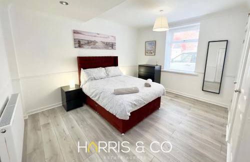 Fleetwood Apartment | Crews Cabin