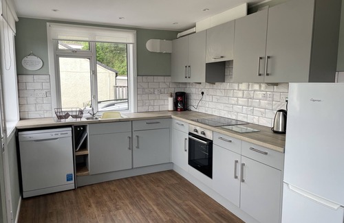 Fort Augustus Apartment | Crianlarich Pet friendly traditional cottage