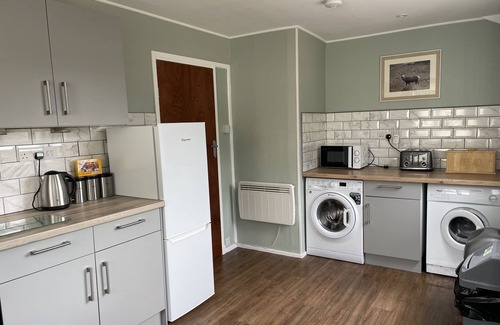 Fort Augustus Apartment | Crianlarich Pet friendly traditional cottage