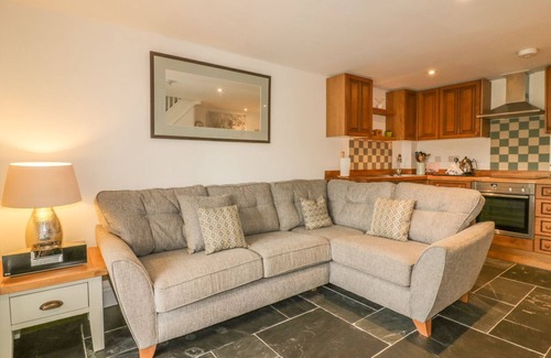 Stenalees Cottage | CRIFT FARM COTTAGE, pet friendly, with hot tub in Lanlivery, Cornwall
