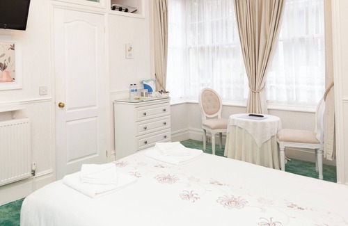Torquay City Centre House | Crimdon Dene