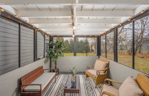 Appleton House | Crisp AND Clean 4 bedroom 2 bath sleeps 9