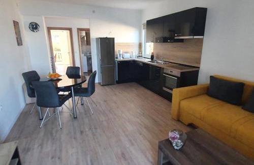 Kukljica Apartment | Crni apartman