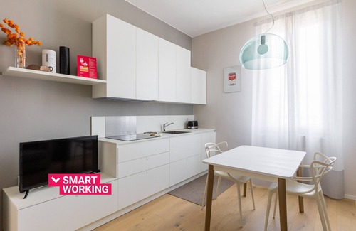 San Donato-San Vitale Apartment | Crociali Apartment by Wonderful Italy