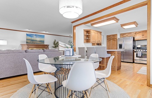 Stillwater House | Croixwood Cottage: 5BR luxe retreat near downtown Stillwater—book today!