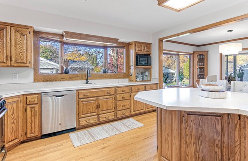 Stillwater House | Croixwood Cottage: 5BR luxe retreat near downtown Stillwater—book today!