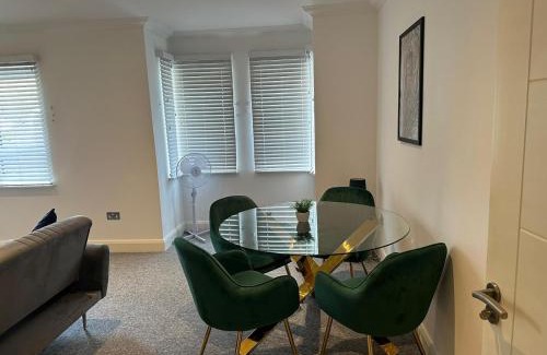 Huntingdon Apartment | Cromwell Court Apartments