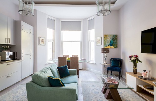 Kensington Apartment | Cromwell Road 2-bed 2-bath apartment!