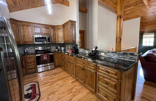 Boone Cabin | Crooked Feather @ River Ridge Awaits You!