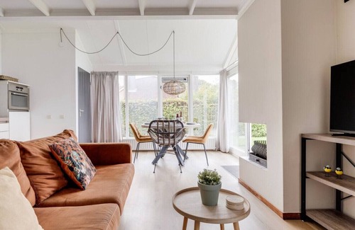 Zwiggelte House | Crossbill I Chic Holiday Home with Wide Garden