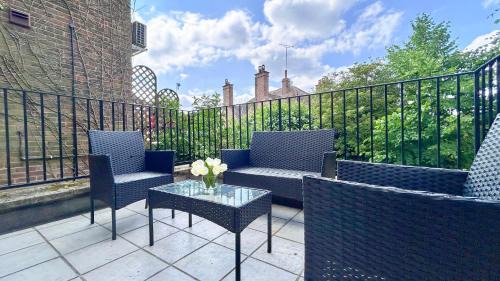 Crouch End Apartment | Crouch End NEW 4 Bed 3 Bath Home with Balcony and FREE Parking near Alexandra Palace , Highgate