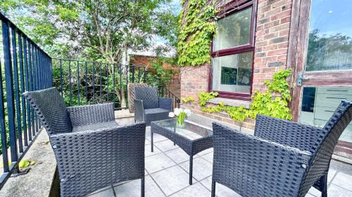 Crouch End Apartment | Crouch End NEW 4 Bed 3 Bath Home with Balcony and FREE Parking near Alexandra Palace , Highgate