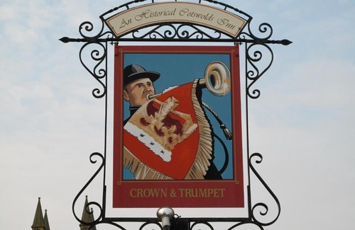 Broadway Hotel | Crown and Trumpet Inn