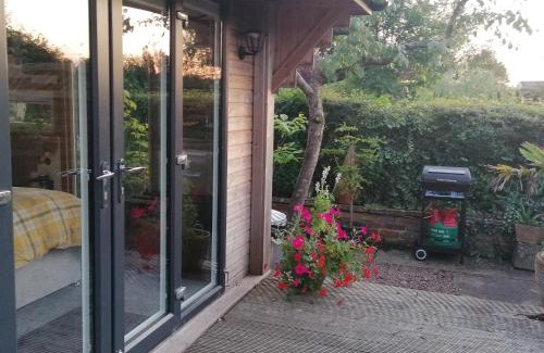 Trowbridge Apartment | Crown Cabin Wiltshire near Longleat and Bath