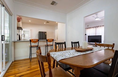 Dubbo House | Crown Comforts - Family Escape, Firepit