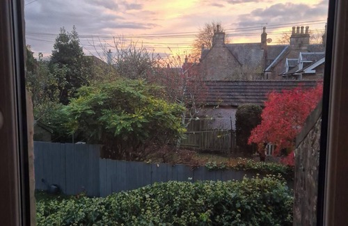 Inverness House | Crown Jewel - 4 Bedroom, 2 Bathroom Townhouse w Parking- Inverness City Centre