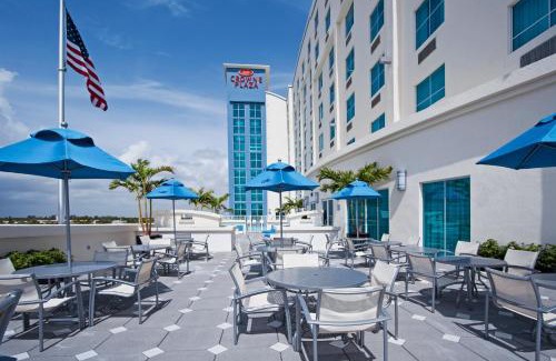 Poinciana Park Hotel | Crowne Plaza Hotel & Resorts Fort Lauderdale Airport/Cruise by IHG