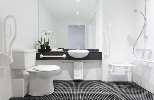 Docklands Hotel | Crowne Plaza London - Docklands by IHG