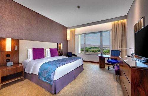 Muscat Hotel | Crowne Plaza Muscat OCEC by IHG