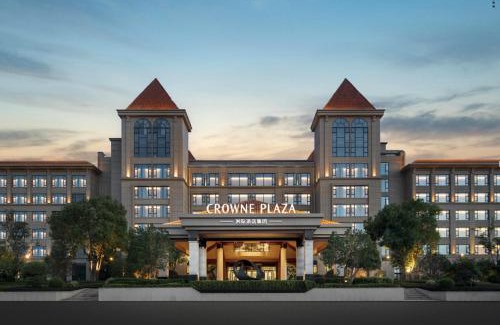 Xiangcheng Hotel | Crowne Plaza Xiangyang Fuchun Lakeside