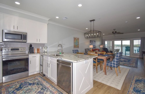 Dadeville Condo | Crowne Pointe Unit 40-205 at Lake Martin! Sleeps 4 with a boat slip!