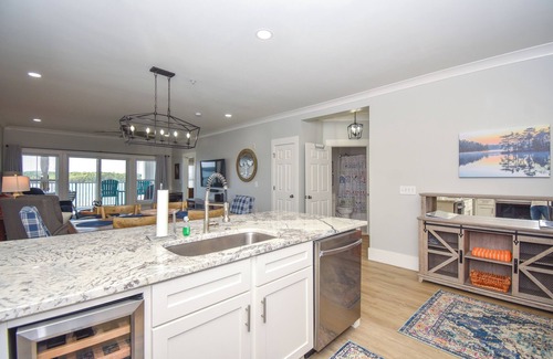 Dadeville Condo | Crowne Pointe Unit 40-205 at Lake Martin! Sleeps 4 with a boat slip!