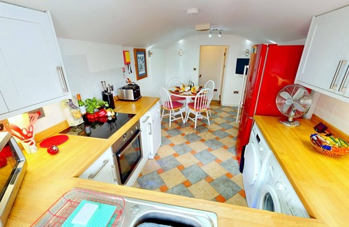 Croyde Cottage | Croyde Wonky Cottage 1 Bedroom