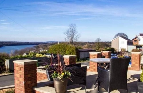 Y Felinheli Apartment | CRUD YR AWEL, romantic, country holiday cottage in Y Felinheli