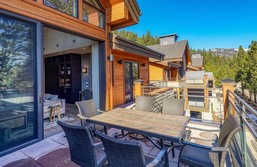 Crystal Bay Condo | Crystal Bay Penthouse 301 | Community Hot Tub | Close to Beaches & Skiing!