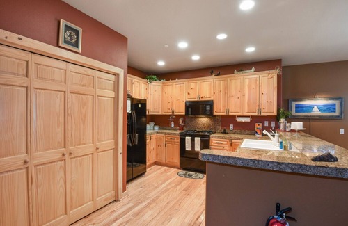 Crystal Bay House | Crystal Charm – Amazing 3 BDR Condo Close to Beaches, Casinos, & Skiing!