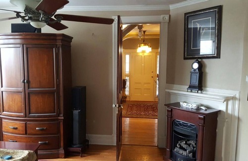 Clintondale House | crystal clear pool waiting for you