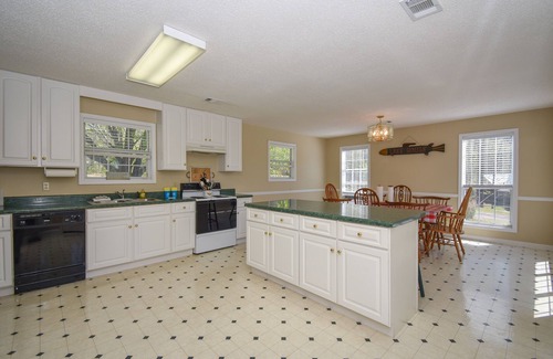 Dadeville House | Crystal Clearwaters by Big Fish Real Estate Group at Lake Martin