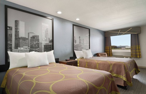 Northside Hotel | Crystal Inn Northeast Houston Downtown I-610