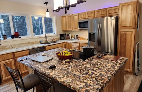 Frankfort House | Crystal Lake Getaway New Spatious walkout ranch. na Mile to Frankfort Mi Beaches