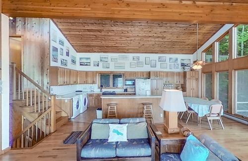 Frankfort Cabin | Crystal Lake retreat w/terrific lake views, private waterfront, firepit, 2 bikes