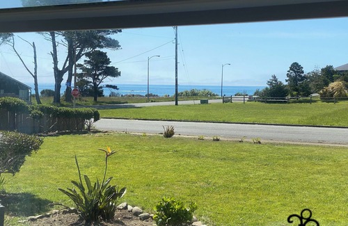 Crescent City House | Crystal Palace! Steps to beach!