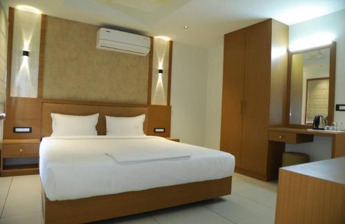 Ponnani Hotel | Crystal Regency