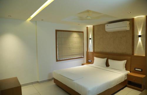 Ponnani Hotel | Crystal Regency