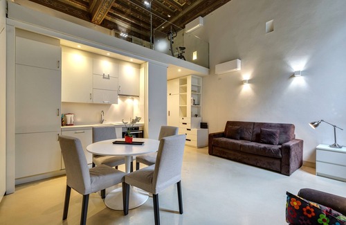 Duomo Apartment | Crystal Suite Wonderful apartment in the elegant square of Santa Maria Novella