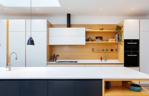 Wandsworth Common Apartment | Crystalline by the Common, by Veeve
