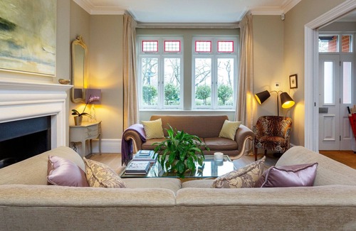 Wandsworth Common Apartment | Crystalline by the Common, by Veeve