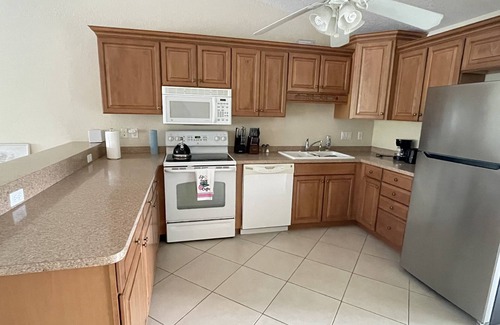 Englewood East Villa | CT Villa nKeep it simple a this peaceful and centrally-located place.