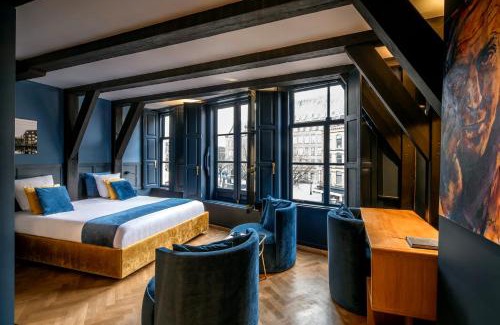 Leiden Hotel | CTY Books