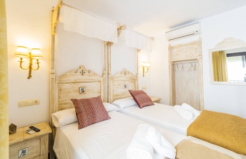 Tolox Bed & Breakfast | Cubo's Hostal La Plaza Room 101 with Breakfast