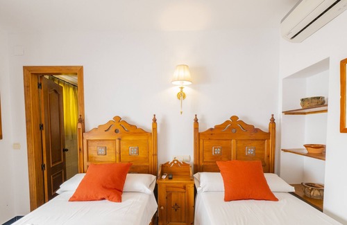 Tolox Bed & Breakfast | Cubo's Hostal La Plaza Room 102 with Breakfast