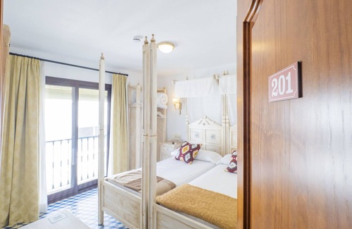 Tolox Bed & Breakfast | Cubo's Hostal La Plaza Room 201 with Breakfast