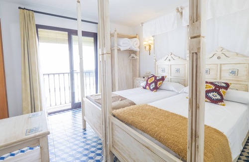 Tolox Bed & Breakfast | Cubo's Hostal La Plaza Room 201 with Breakfast